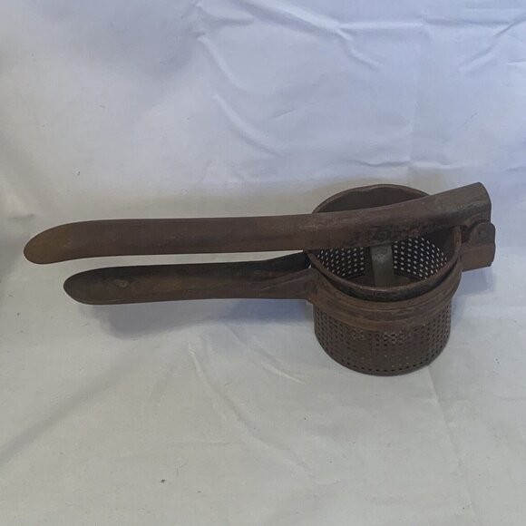 Fruit Juicer, Potato Ricer, Masher, Apple Press Antique Vintage Hand Held - Picture 2 of 7